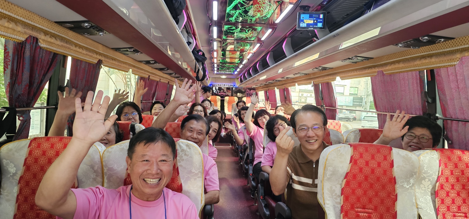 출발 전 버스에서.jpeg
